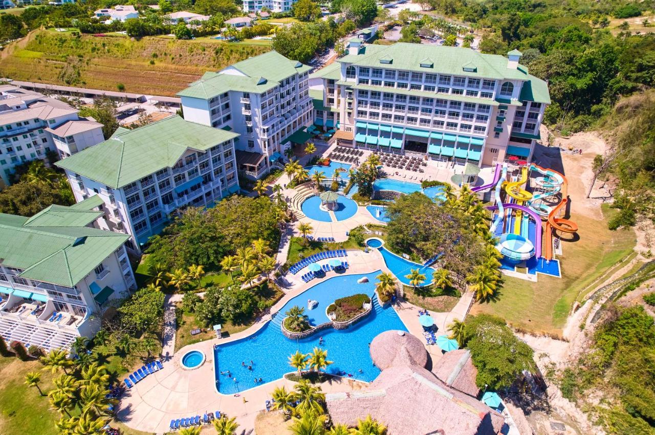 圣克拉拉 Gran Evenia Bijao酒店 外观 照片 Aerial view of the hotel
