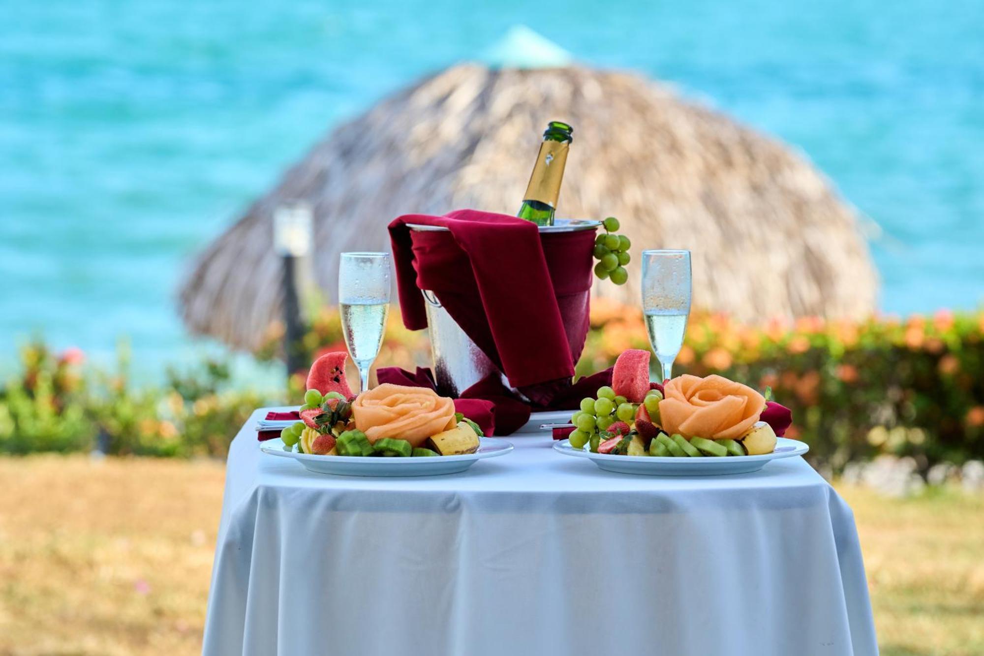 圣克拉拉 Gran Evenia Bijao酒店 外观 照片 Champagne at the beach