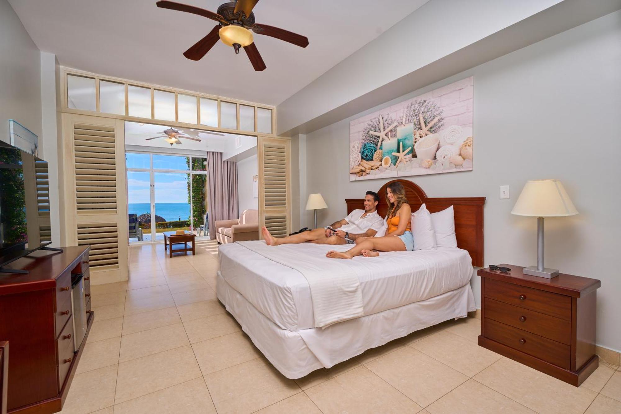 圣克拉拉 Gran Evenia Bijao酒店 外观 照片 A bedroom at the Iberostar Grand Hotel Bávaro
