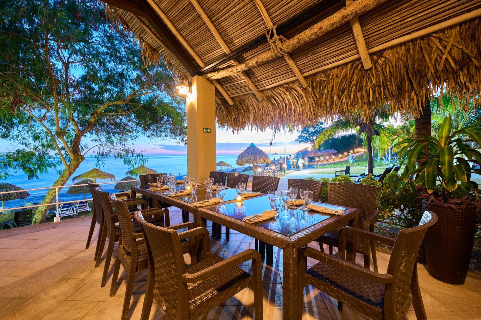 圣克拉拉 Gran Evenia Bijao酒店 外观 照片 The Beachfront Restaurant