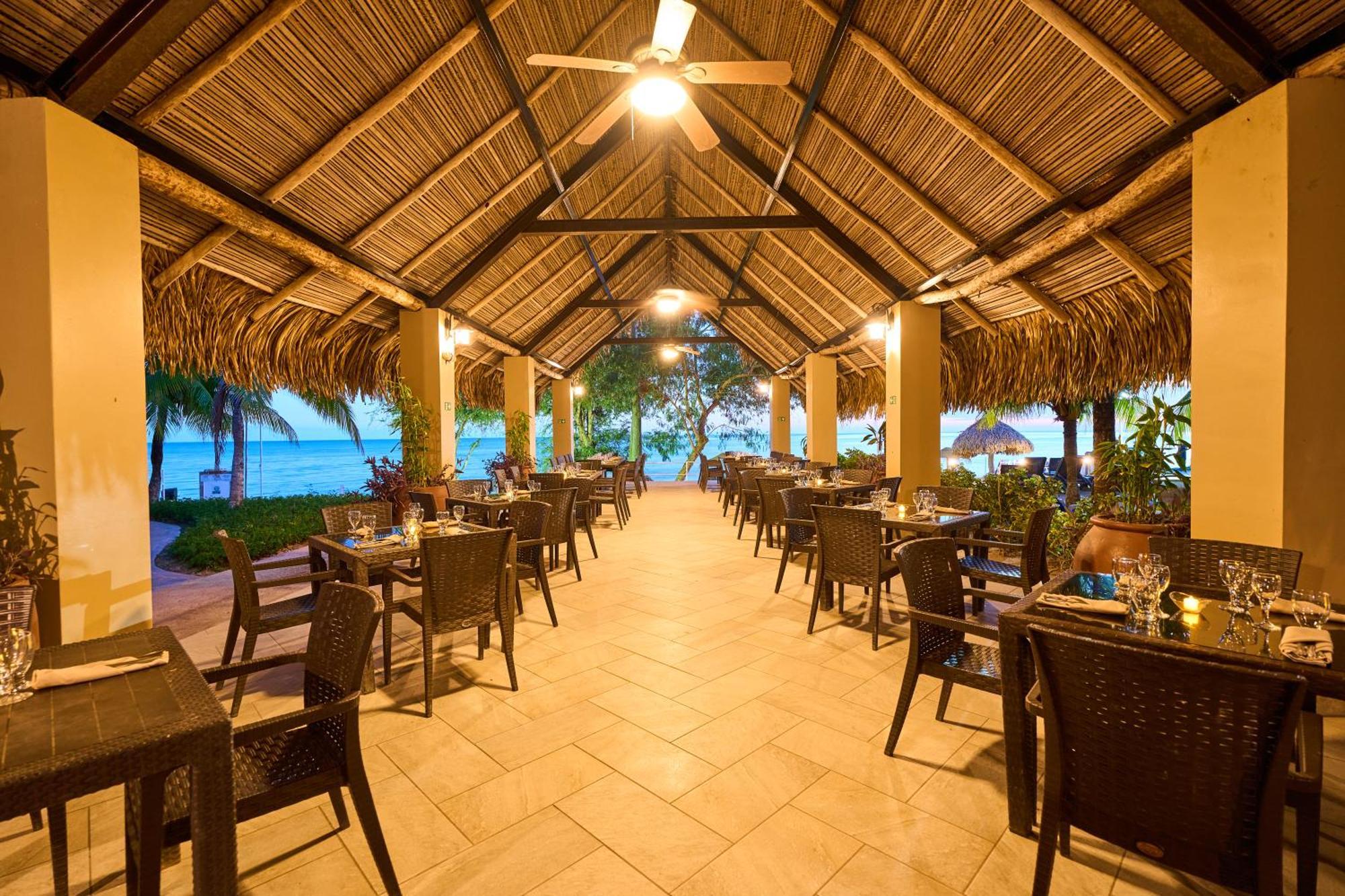 圣克拉拉 Gran Evenia Bijao酒店 外观 照片 The restaurant at the resort