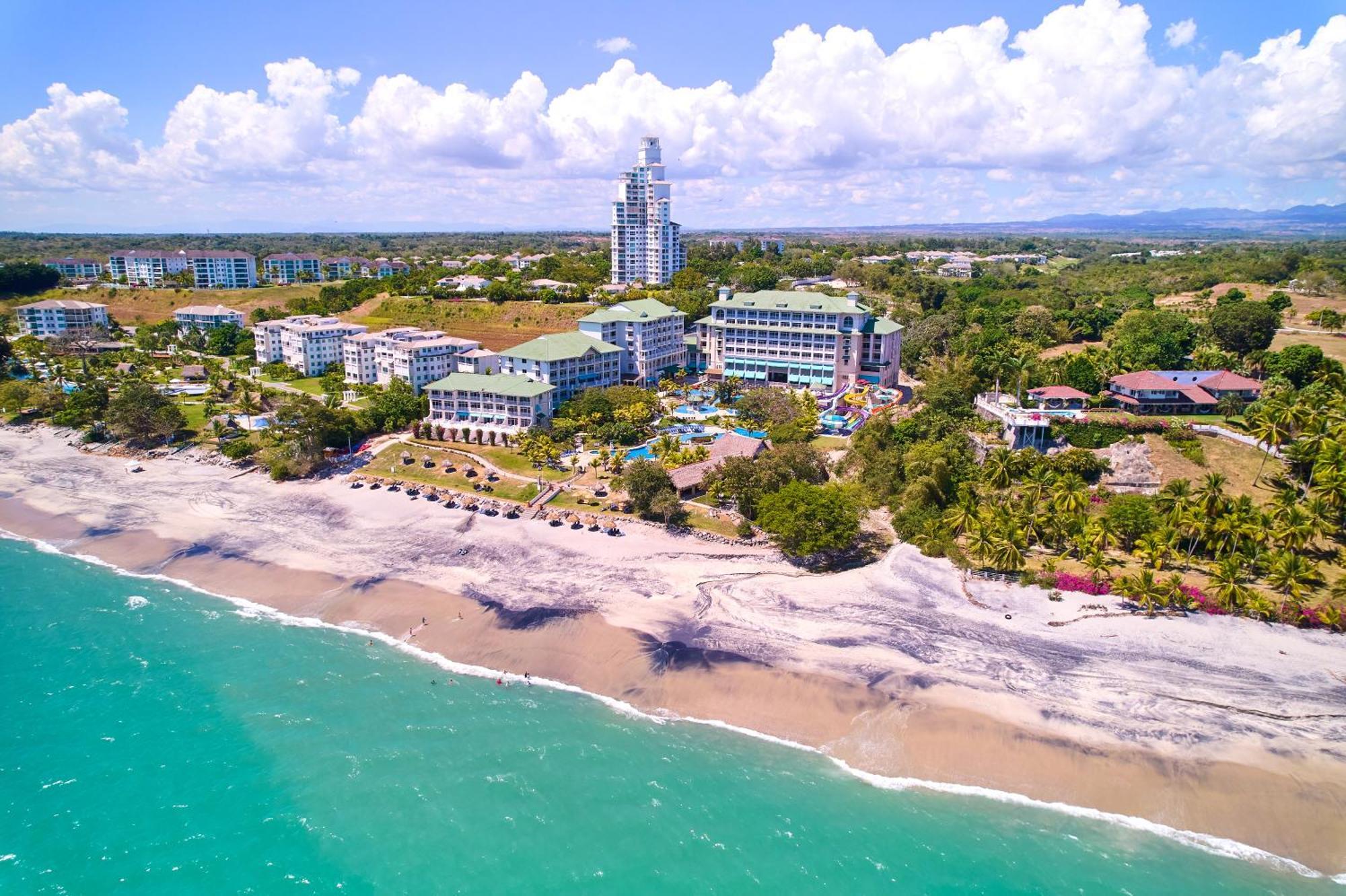 圣克拉拉 Gran Evenia Bijao酒店 外观 照片 Aerial view of the resort