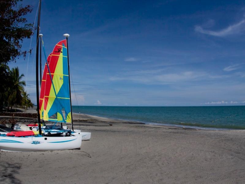 圣克拉拉 Gran Evenia Bijao酒店 外观 照片 Beach at the Lake Ontario shore