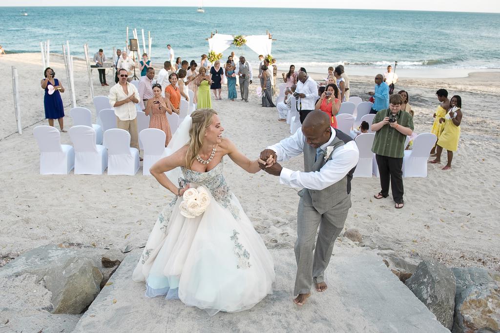 圣克拉拉 Gran Evenia Bijao酒店 外观 照片 A beach wedding in Jamaica
