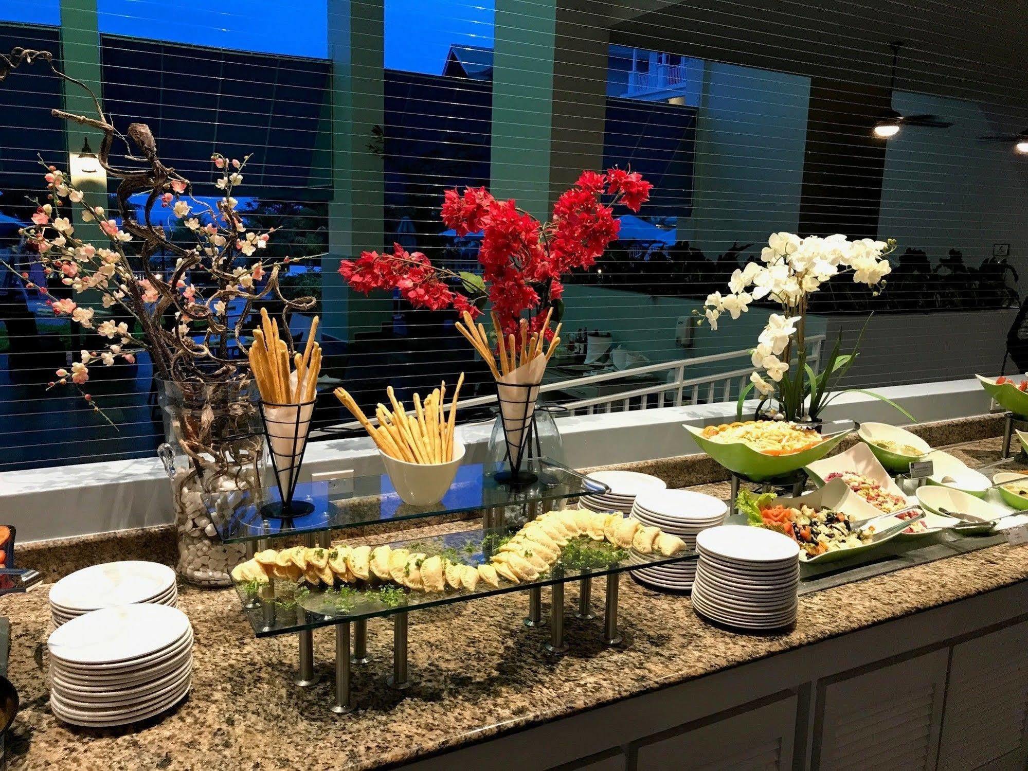 圣克拉拉 Gran Evenia Bijao酒店 外观 照片 A buffet at a wedding reception
